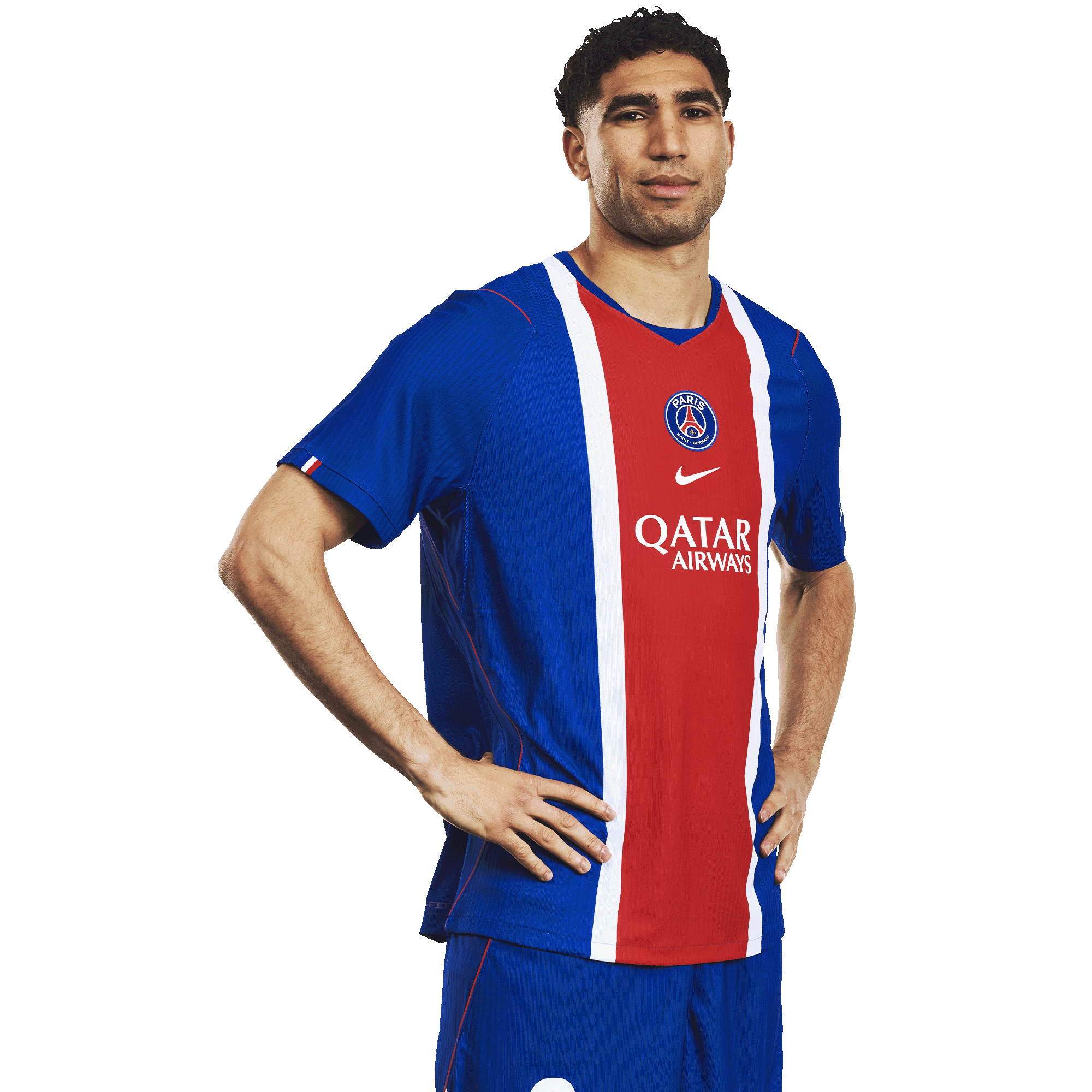 Portrait éditorial d’Achraf Hakimi en maillot bleu et rouge du PSG, les mains sur les hanches. Image d’ouverture, non donnée analytique.